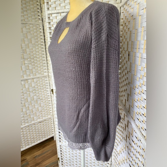 NWT Hem & Thread Waffle Knit Sweater Lace Trim Bottom Beautiful Lilac Color - Picture 9 of 16